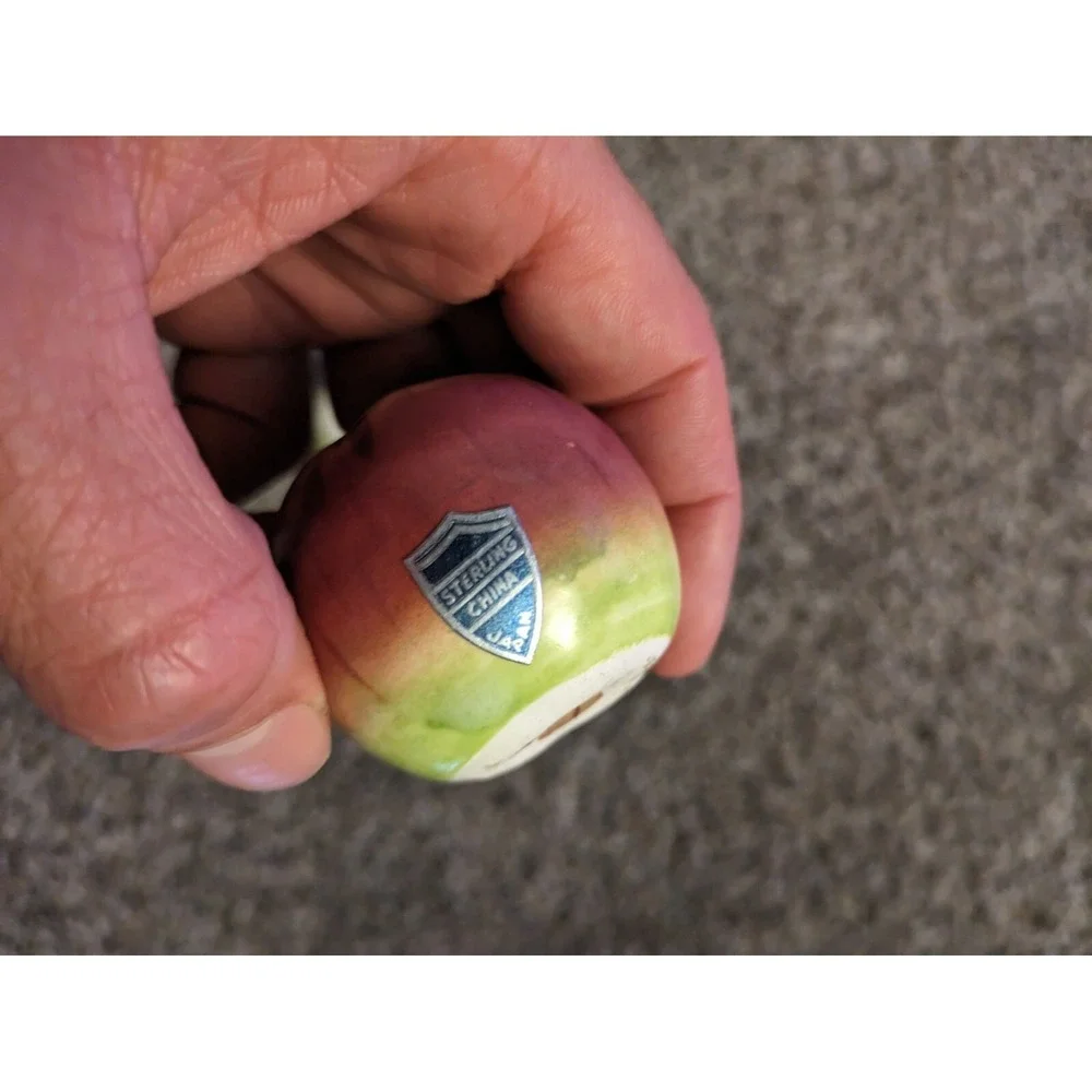 Apple Salt and Pepper Shakers Vintage Ceramic Made in‎ Japan 1.5